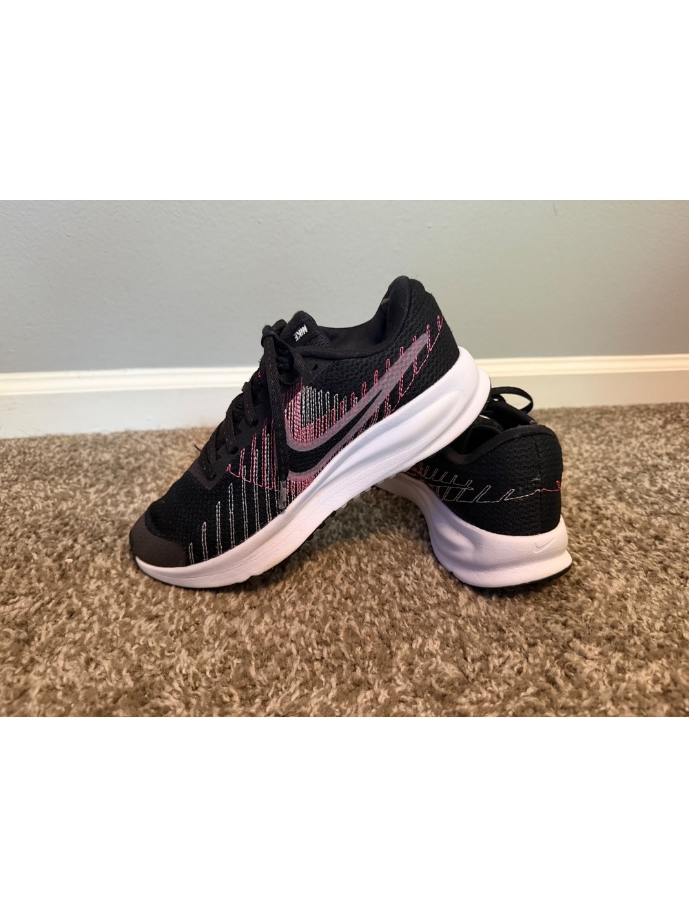 Nike Run Defy Running Shoes Women’s 7.5